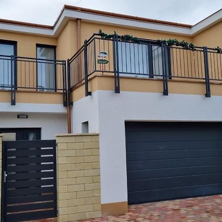 Апартаменти Sarkcsillag Teljes Csaladihaz- Star Complete Family House Сегед Екстер'єр фото