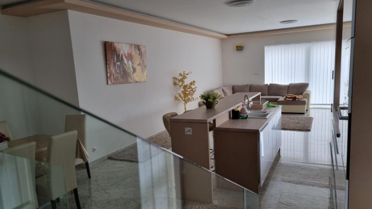 Апартаменти Sarkcsillag Teljes Csaladihaz- Star Complete Family House Сегед Екстер'єр фото