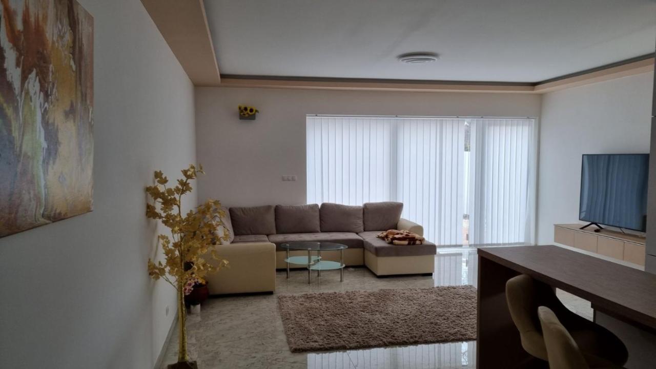Апартаменти Sarkcsillag Teljes Csaladihaz- Star Complete Family House Сегед Екстер'єр фото