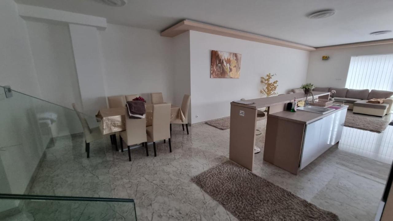 Апартаменти Sarkcsillag Teljes Csaladihaz- Star Complete Family House Сегед Екстер'єр фото